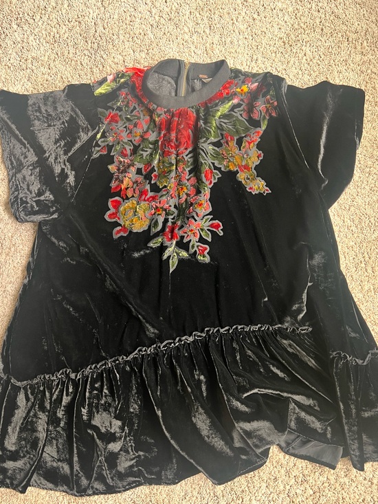 Free People Dresses & Skirts - Free People Black Velvet Floral Embroidered Tunic